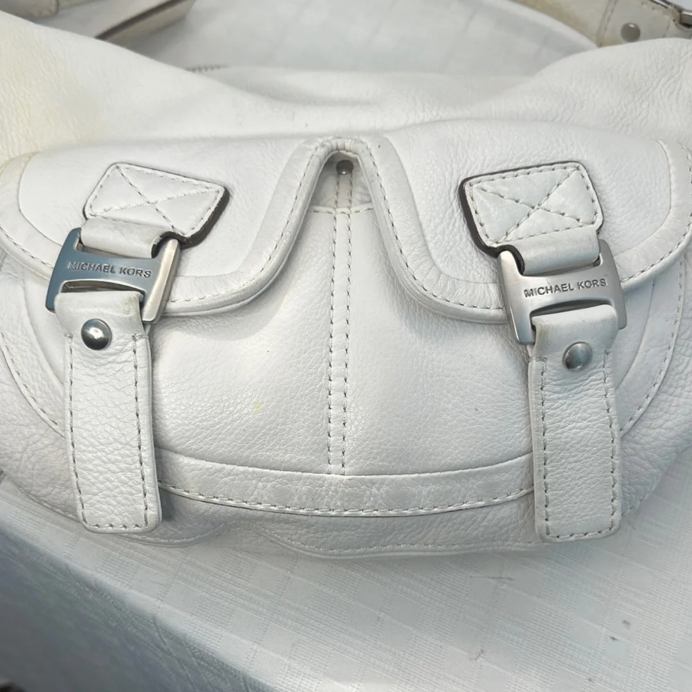 Michael Kors Pebble  Leather Off-White Small crescent hobo Bag